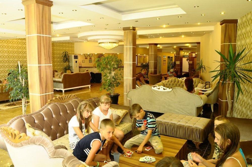 Club Tess Hotel Konaklı Exterior foto